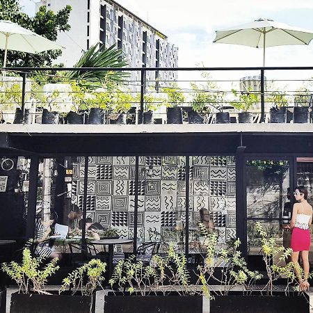 Murals Hostel And Cafe Cebu Exterior photo